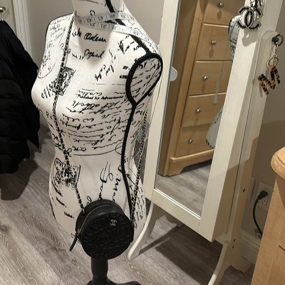 Authentic Chanel crossbody - Picture 9 of 10